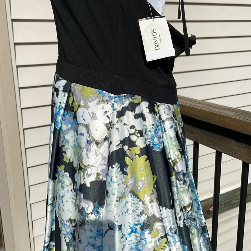 Gorgeous Halter Gown by Blondie Nites - Picture 6 of 17